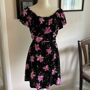 Forever 21 Flowered dress Size L